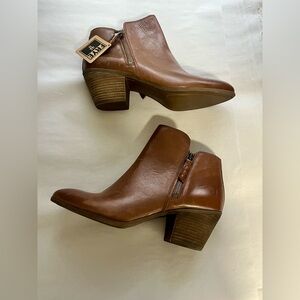 NEW WITH TAGS FRYE Judith Ankle Boots